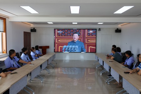 信誼津津組織黨員職工共觀閱兵式 銘記歷史汲取奮進力量